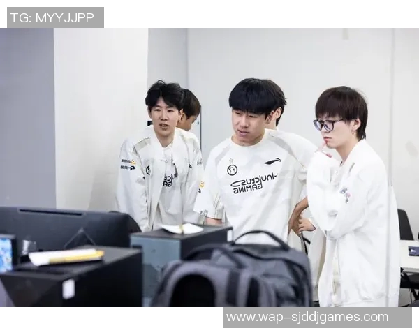 电竞新闻赛后分析RNG与IG选手个人能力对比及表现评估